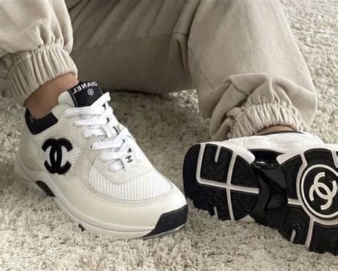 fashion sneaker chanel shoes women.